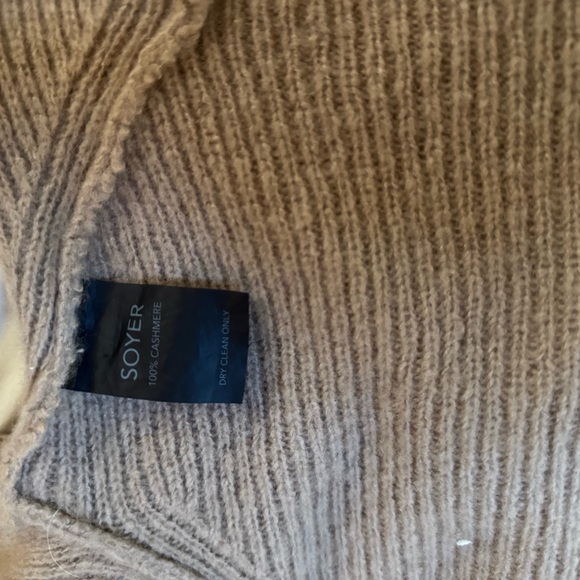 Cozy Ribbed Knit Sweater - Picture 6 of 6